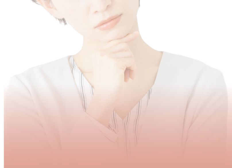 困ったように首をかしげる女性